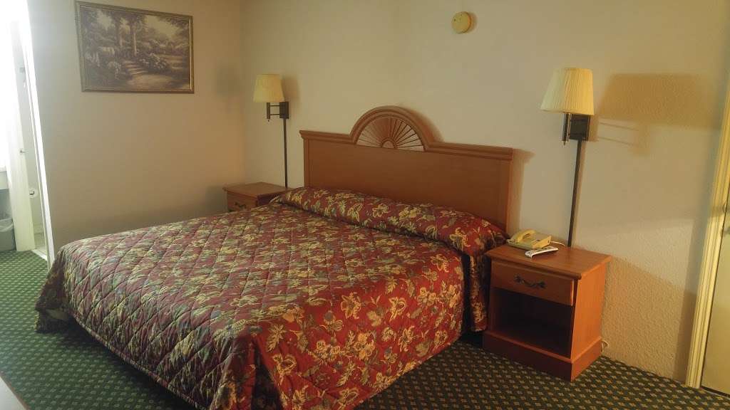 Westmont Inn - Lakeland | 1817 E Memorial Blvd, Lakeland, FL 33801 | Phone: (863) 688-9221