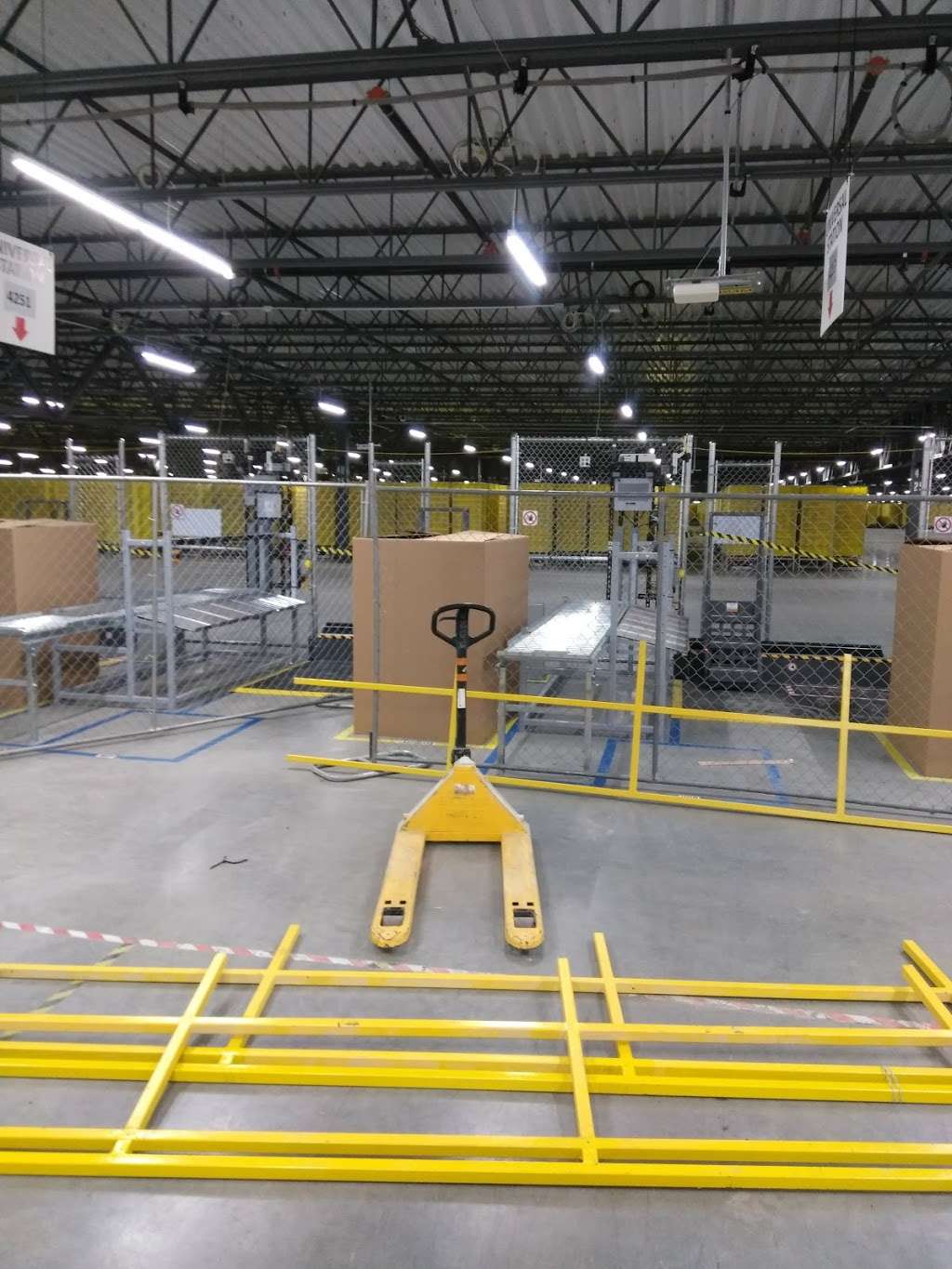 FTW6 Amazon Fulfillment Center Tours | 2601 W Bethel Rd, Grapevine, TX 76051, USA | Phone: (817) 753-3659