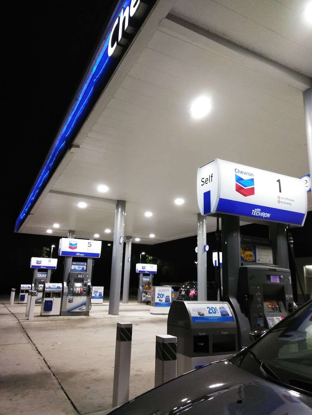 Chevron | 18305 NW 57th Ave, Miami Gardens, FL 33055, USA