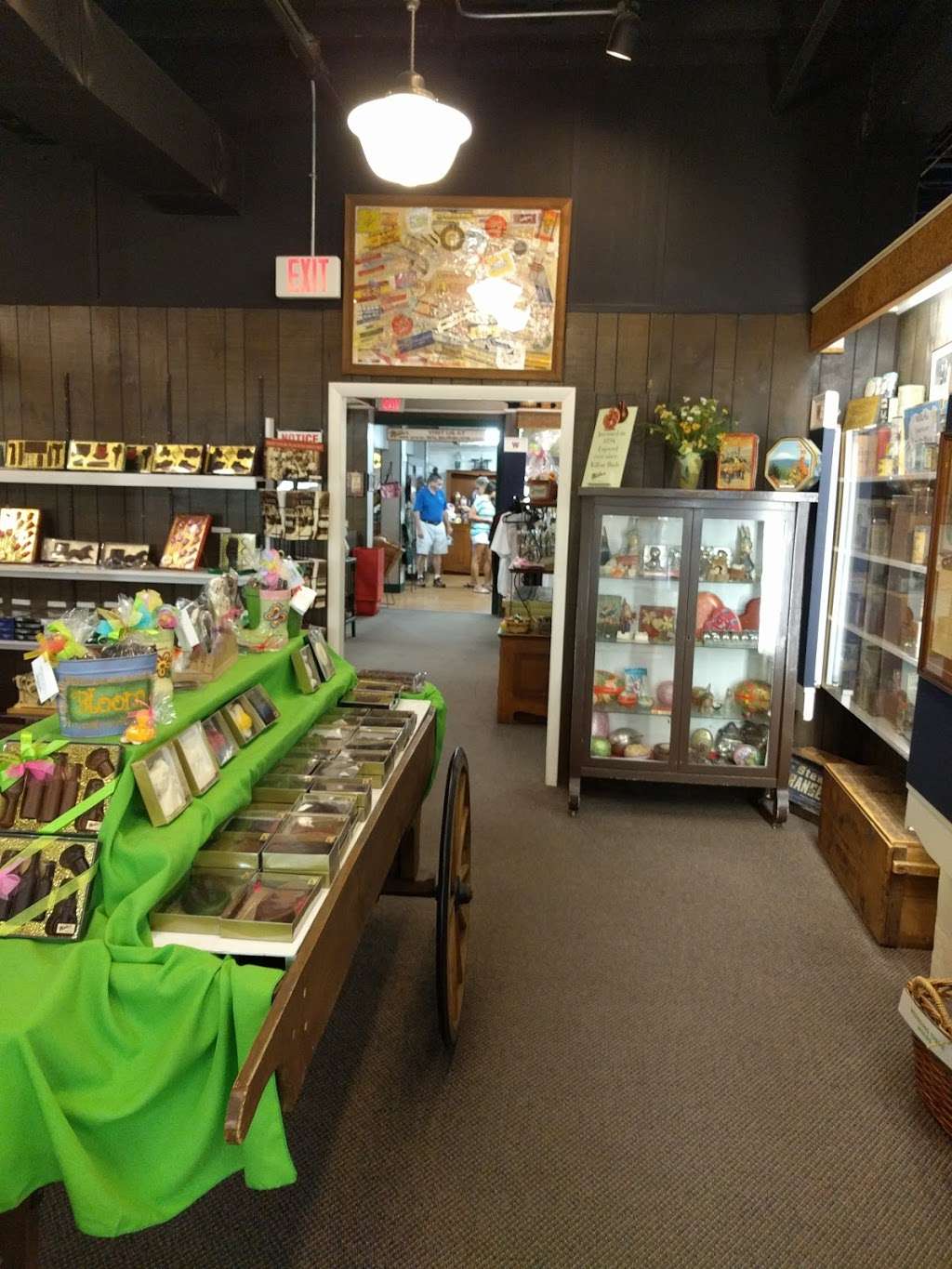 Wilbur Chocolate Retail Store | 45 N S Broad St, Lititz, PA 17543, USA | Phone: (888) 294-5287