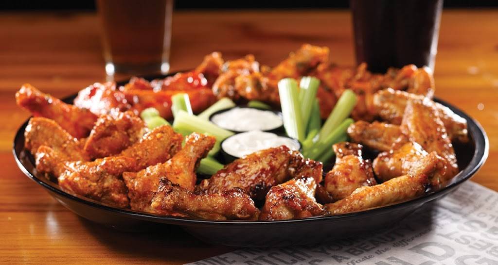 Wild Wing Cafe | 7900 Brier Creek Pkwy, Raleigh, NC 27617, USA | Phone: (919) 957-2000