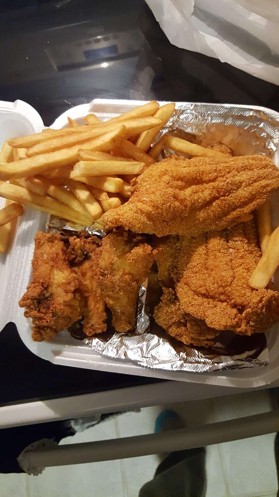 Show Me Fish & Chicken | 5220 Blue Ridge Blvd, Raytown, MO 64133, USA | Phone: (816) 491-2409