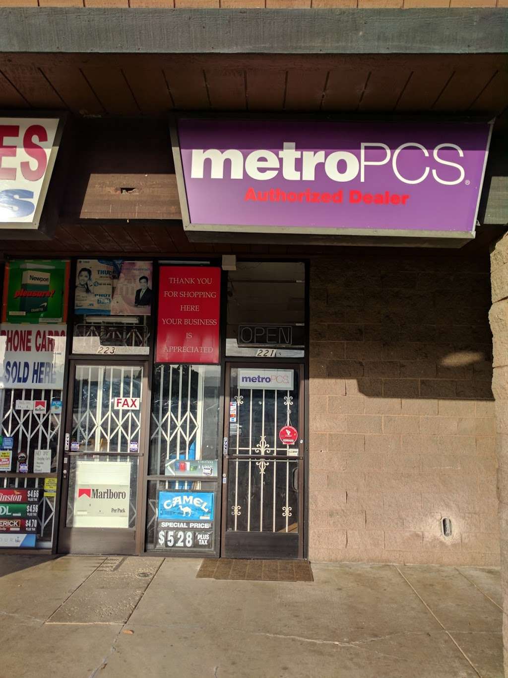 Metro by T-Mobile | 221 W Calaveras Blvd, Milpitas, CA 95035, USA | Phone: (408) 935-9060