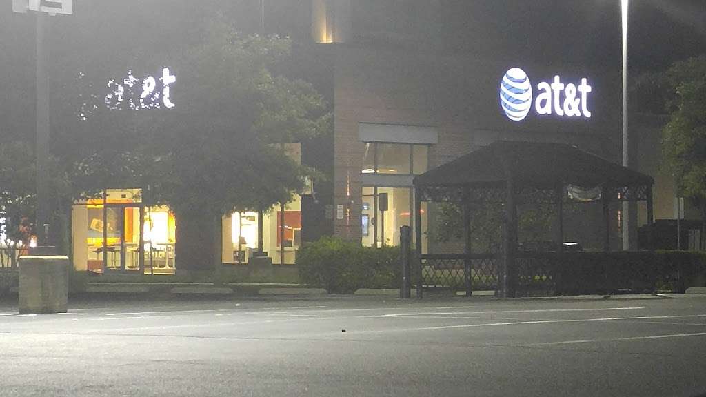 AT&T Store | 14900 Potomac Town Pl #100, Woodbridge, VA 22191, USA | Phone: (703) 810-8700