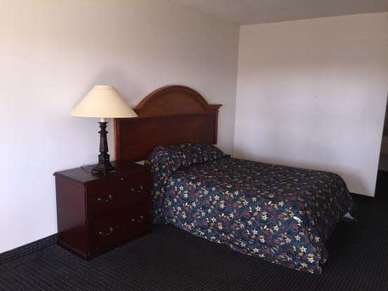 Welcome Inn | 107 County Line Rd, Belton, MO 64012, USA | Phone: (816) 322-2092