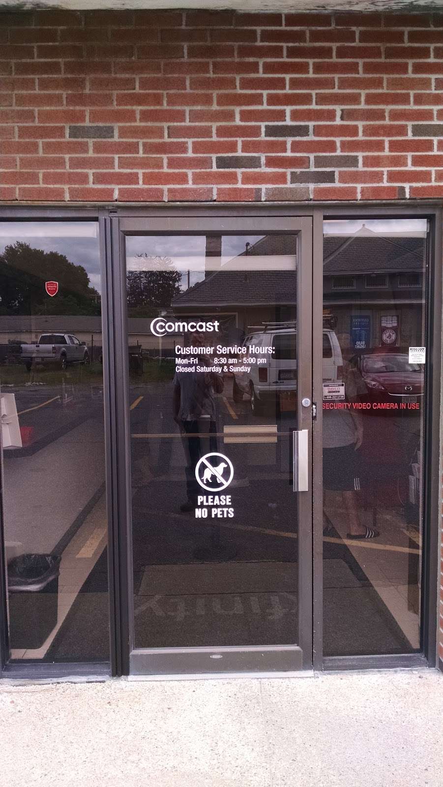 Comcast Service Center | 172 Central St, Milford, MA 01757 | Phone: (800) 266-2278