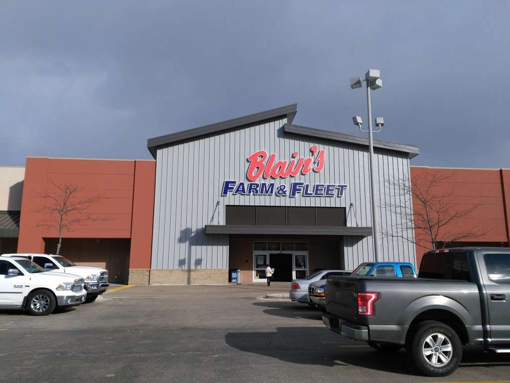 Blains Farm & Fleet | 629 S Randall Rd, Elgin, IL 60123, USA | Phone: (847) 289-8787