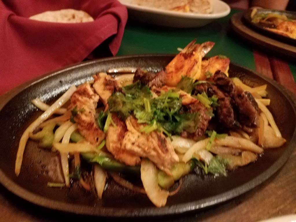 DOS TEQUILAS GRILL | 525 E Market St, Leesburg, VA 20176, USA | Phone: (703) 443-0262