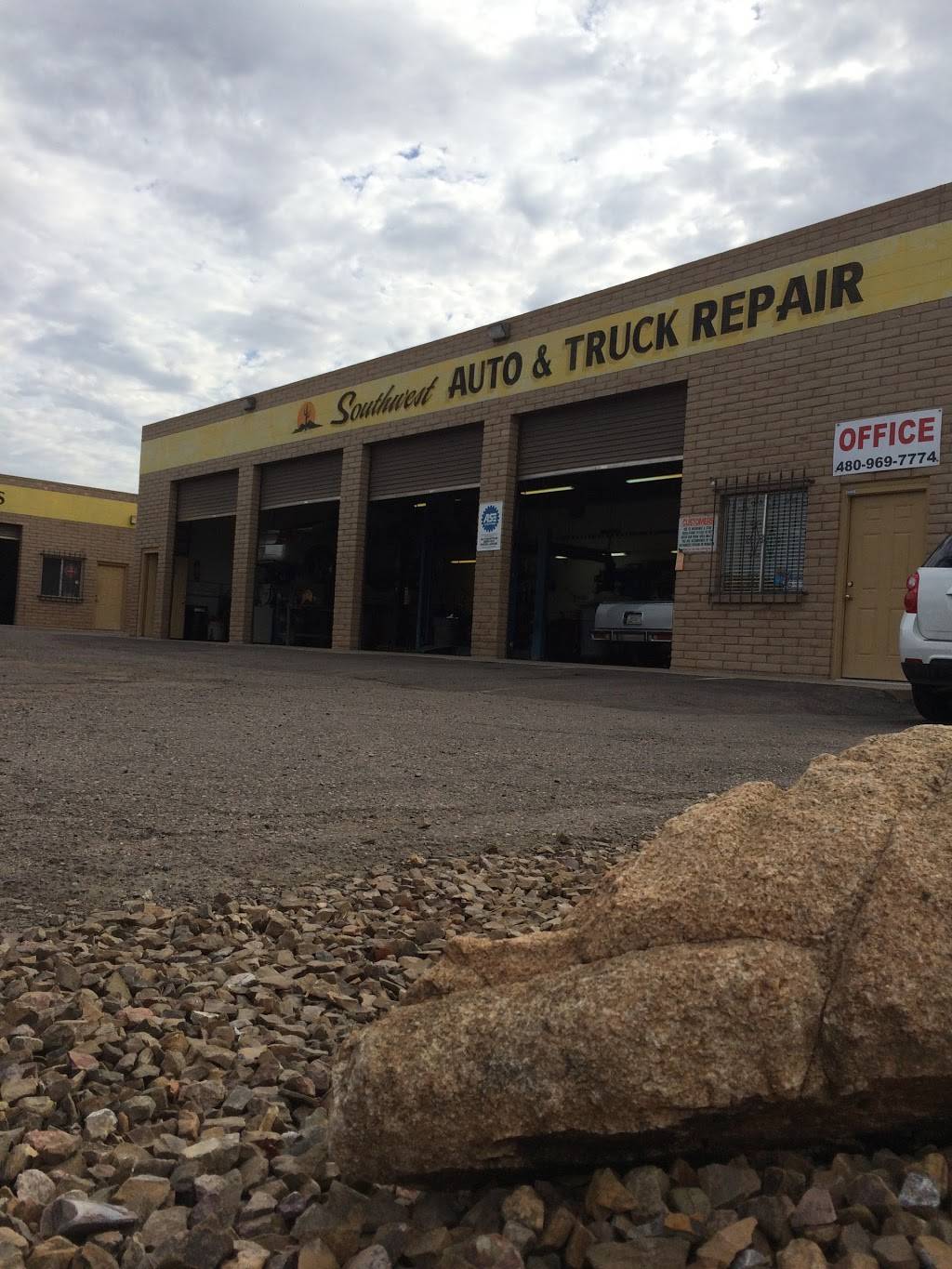 Southwest Auto and Truck Repair | 710 E Broadway Rd, Mesa, AZ 85204 | Phone: (480) 969-7774