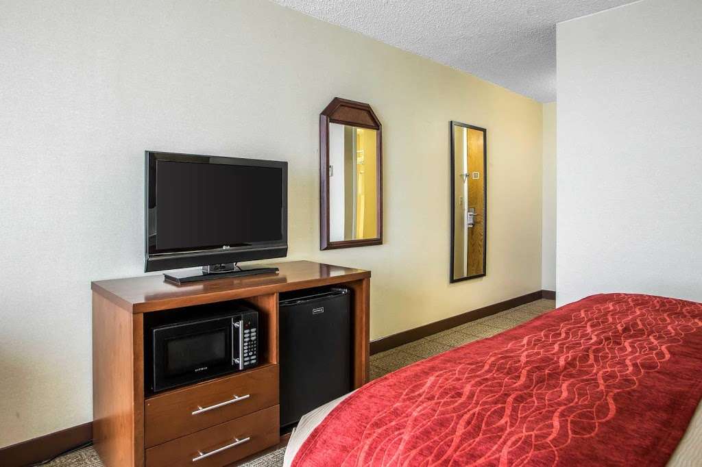 Quality Inn Midway Airport | 7353 S Cicero Ave, Chicago, IL 60629 | Phone: (773) 581-5300