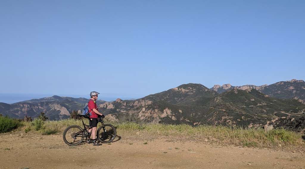 Backbone Trail Trailhead - Mulholland | Backbone Trail, Malibu, CA 90265, USA