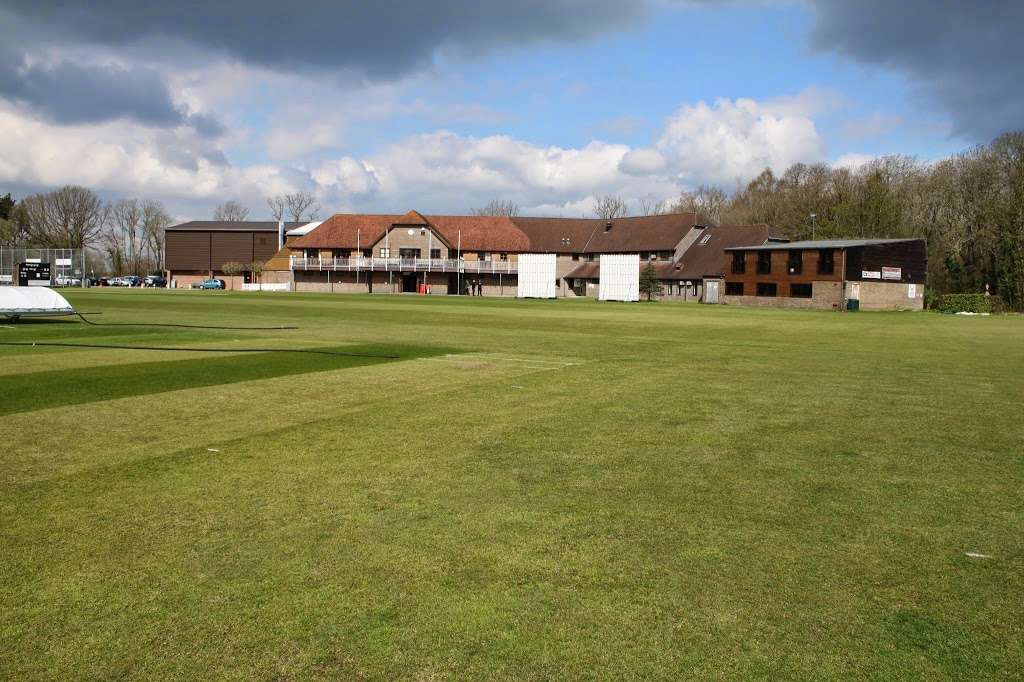 East Grinstead Sports Club - Hill Rd, East Grinstead RH19 4JU, UK