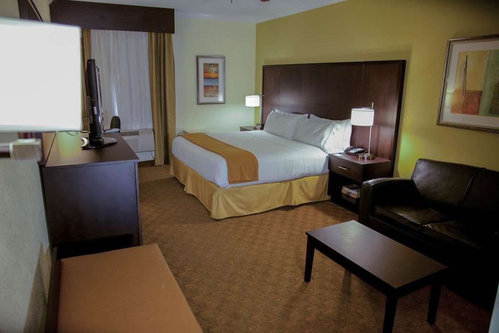 Holiday Inn Express & Suites Houston North Intercontinental | 125 W Airtex Blvd, Houston, TX 77090, USA | Phone: (281) 876-7378