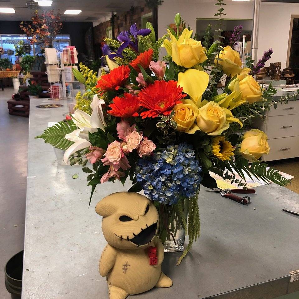 Brundage Lane Florist | 3040 Brundage Ln, Bakersfield, CA 93304 | Phone: (661) 323-7924