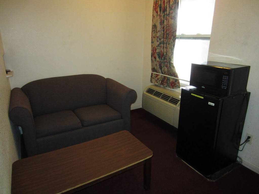 First Western Inn | 1941 Collinsville Rd, Fairmont City, IL 62201, USA | Phone: (618) 482-3088