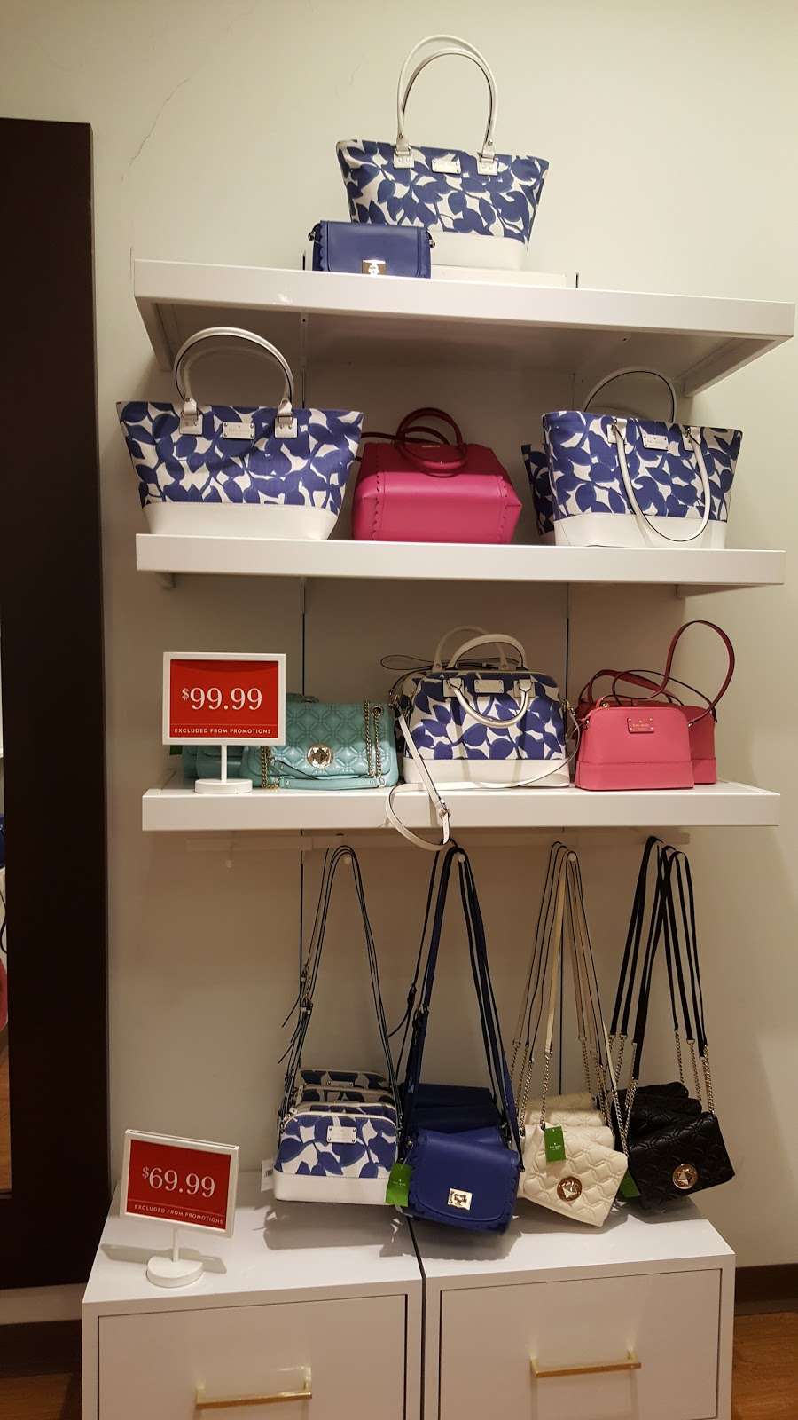 kate spade new york | 32100 S Las Vegas Blvd #210, Primm, NV 89019 | Phone: (702) 874-1128