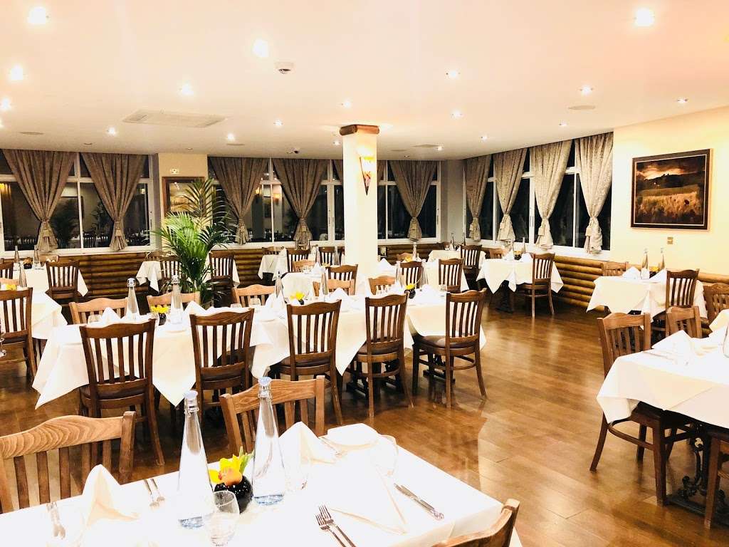Manjal Indian Restaurant | Langston Rd, Loughton IG10 3TQ, UK | Phone: 020 7132 2777