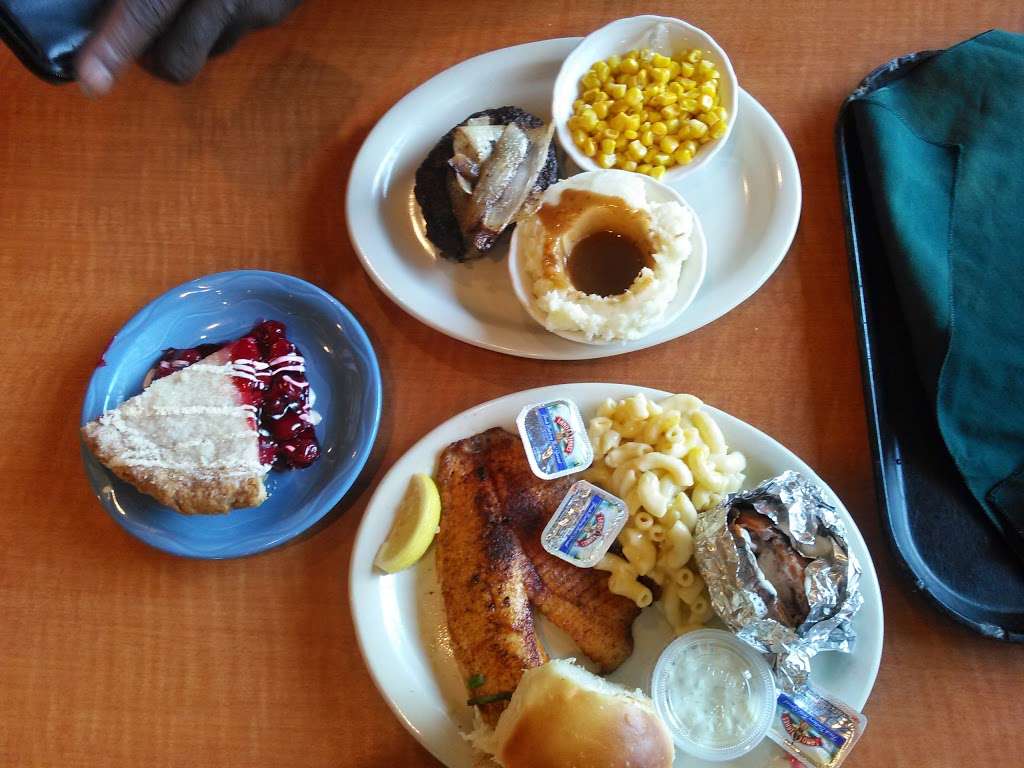 Lubys | 5335 Gulf Fwy, Houston, TX 77023, USA | Phone: (713) 928-2221