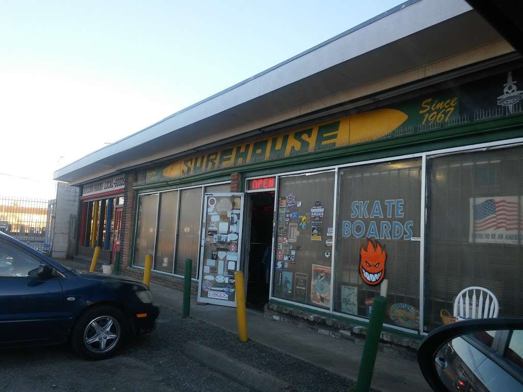 Surfhouse in 1737w34 Th St, Suite 400, Houston, TX 77018, USA