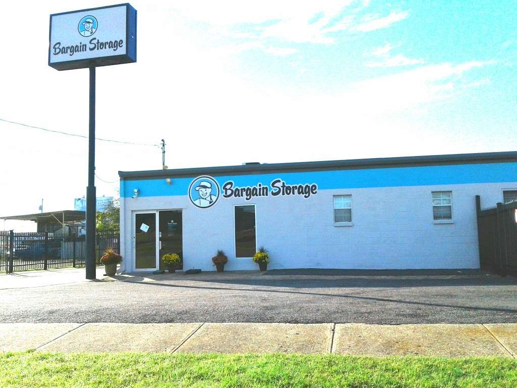 Store Space Self Storage | 3316 Hansboro Ave, Dallas, TX 75233, USA | Phone: (972) 787-0001