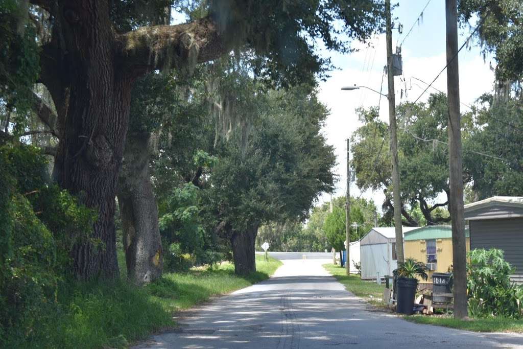 Oak Lane Mobile Home Park | 14236 Max Hooks Rd # 35, Clermont, FL 34711, USA | Phone: (352) 394-2033