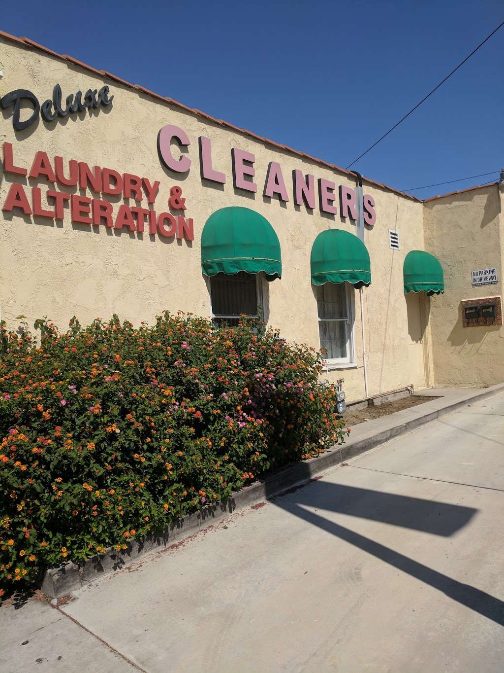 Chevy Chase Deluxe Cleaners | 1610 E Chevy Chase Dr, Glendale, CA 91206, USA | Phone: (818) 241-8100