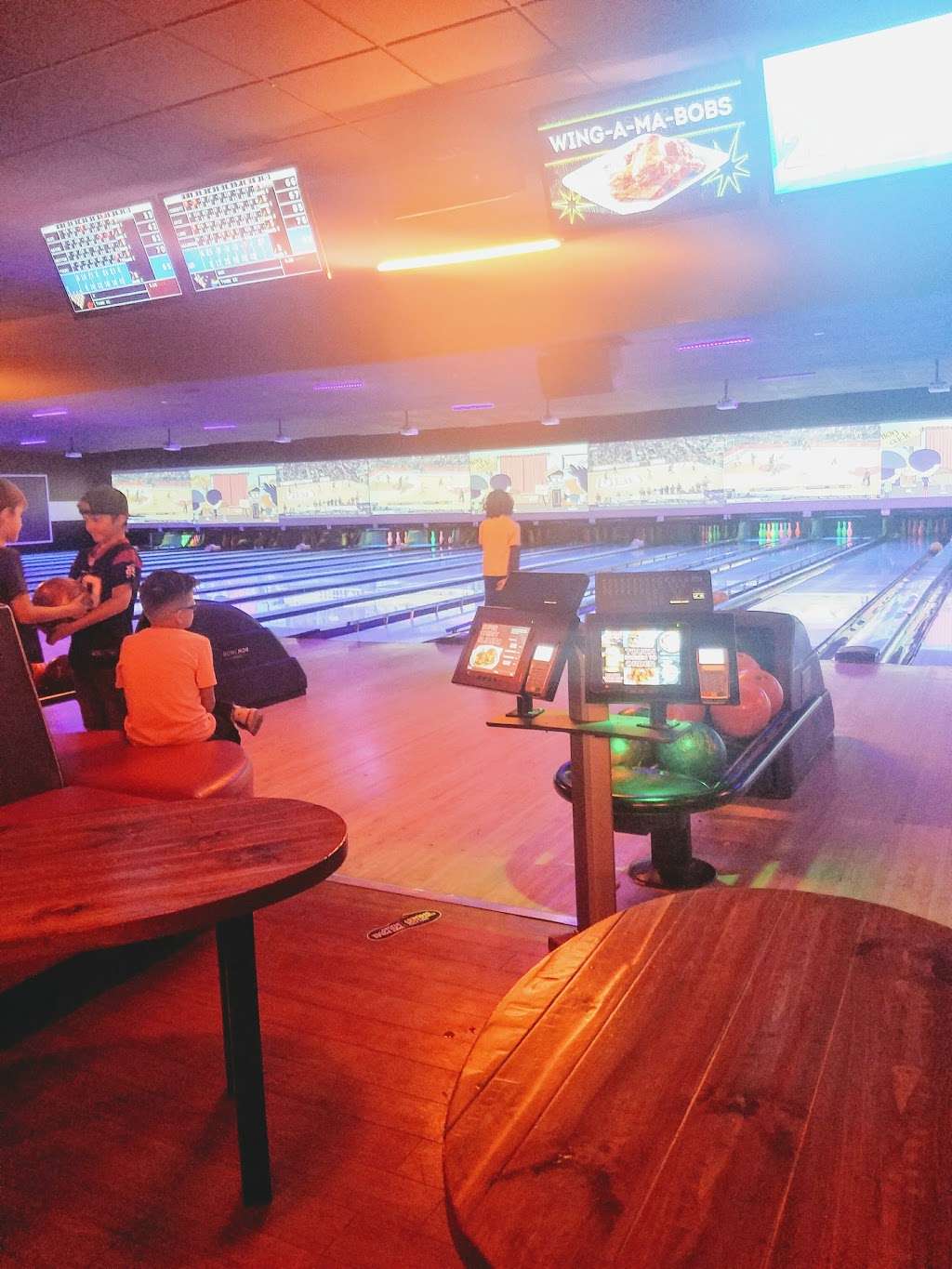 Bowlmor Houston | 925 Bunker Hill Rd, Houston, TX 77024, USA | Phone: (713) 461-1207