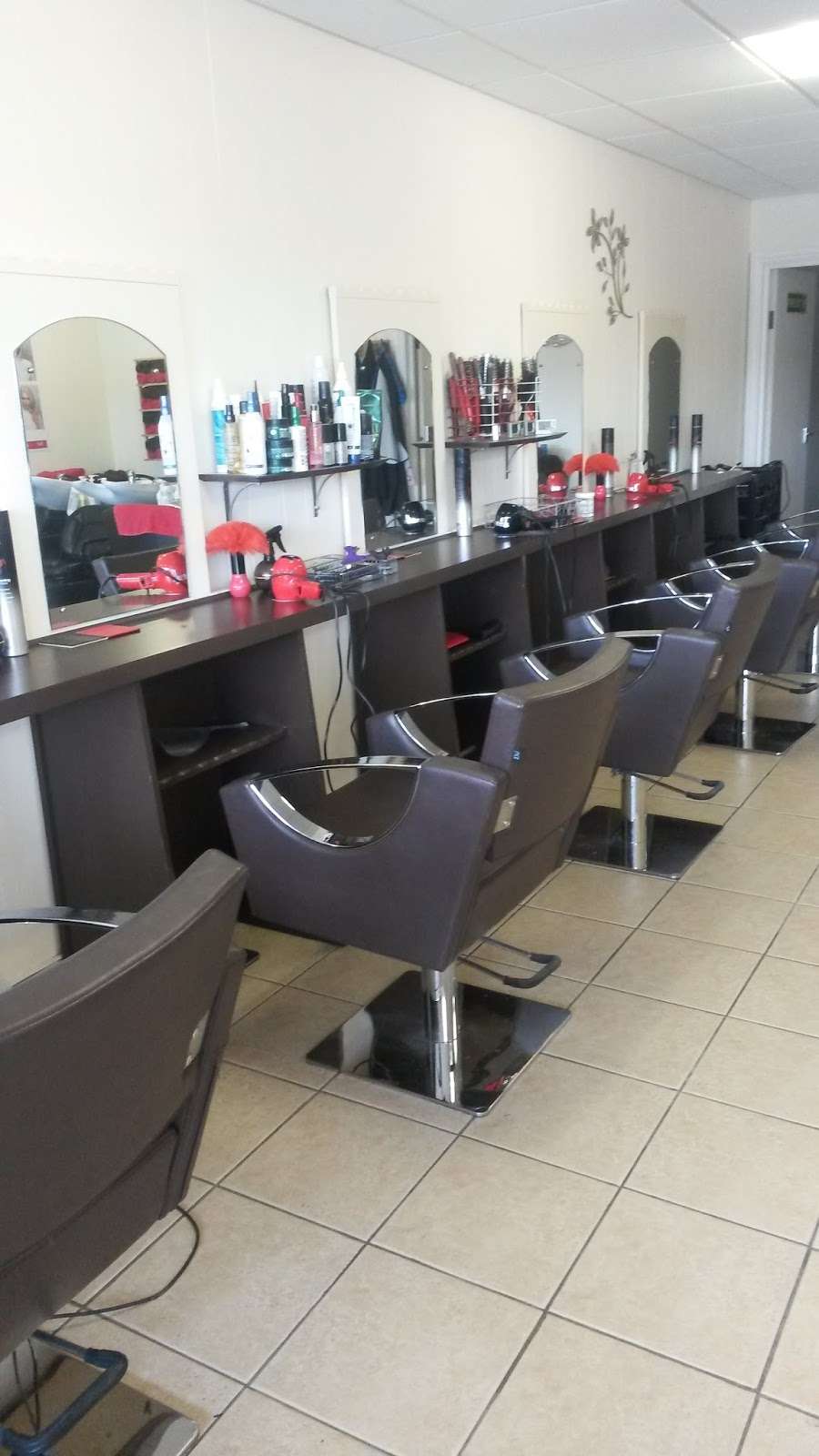 The Maneplace - Hairdressers | 29 The Green, Ware SG12 0QW, UK | Phone: 01920 465482