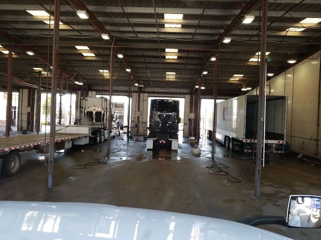 Little Sisters Truck Wash Inc | 14264 Valley Blvd, Fontana, CA 92335, USA | Phone: (909) 356-8500