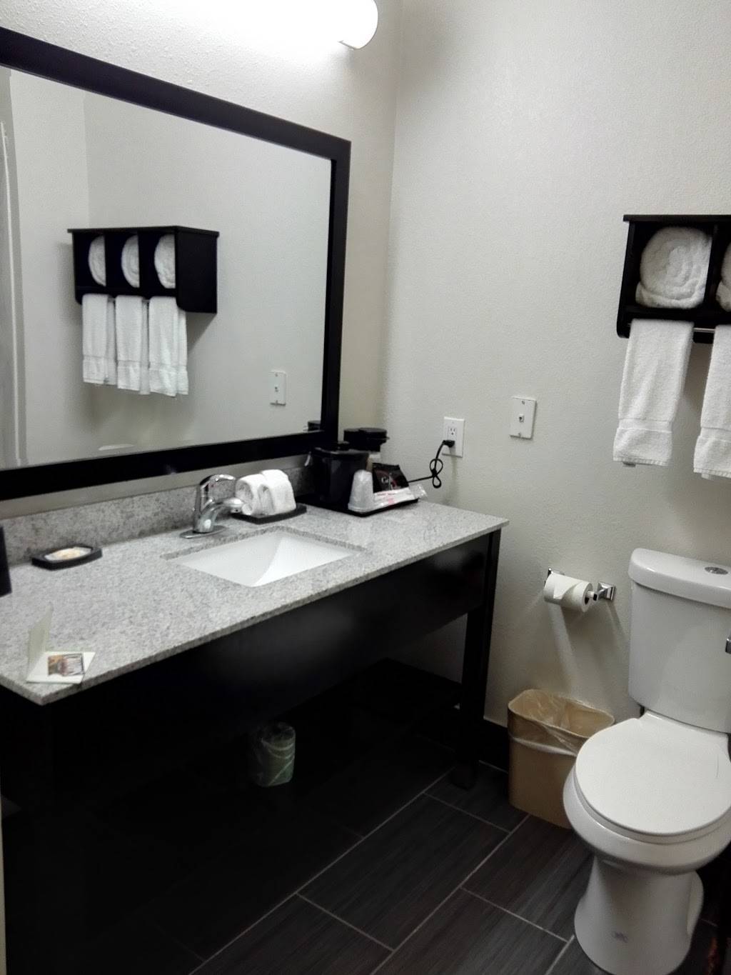 La Quinta Inn & Suites by Wyndham Dallas - Las Colinas | 4225 N MacArthur Blvd, Irving, TX 75038, USA | Phone: (972) 261-4900