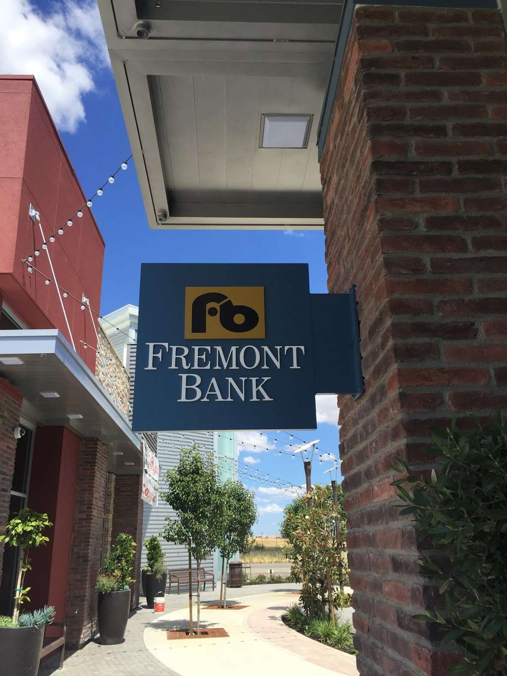 Fremont Bank | 3866 Fallon Rd, Dublin, CA 94568, USA | Phone: (925) 315-3201