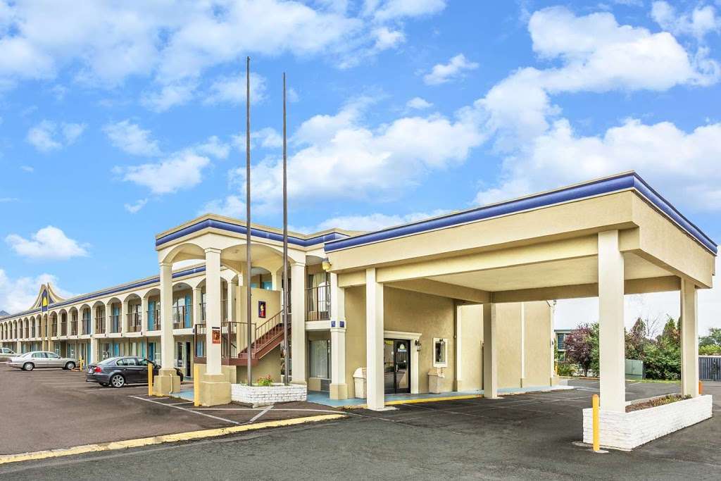 Days Inn by Wyndham Ashland | 806 England St, Ashland, VA 23005, USA | Phone: (804) 742-2946