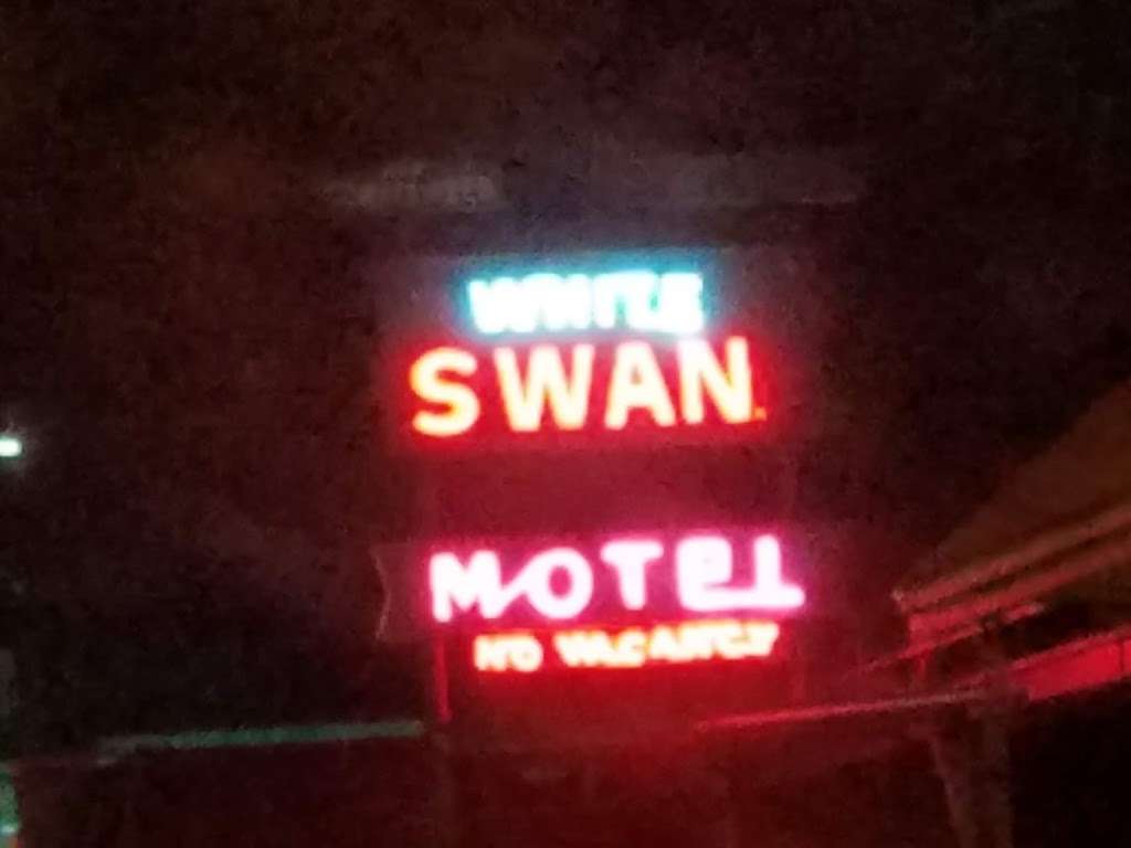 White Swan Motel | 6060 W Colfax Ave, Lakewood, CO 80214, USA | Phone: (303) 238-1351