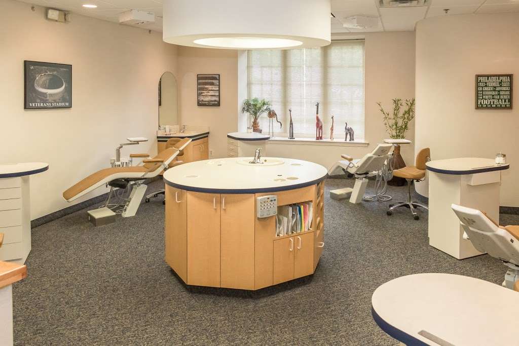 Yang Orthodontics - Newtown Office (Russo Orthodontics) | Corners at Newtown Place, 53 Cambridge Ln, Newtown, PA 18940, USA | Phone: (215) 860-8060