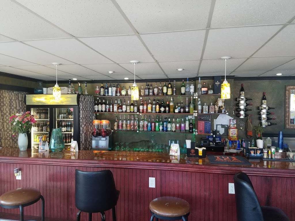 Bobcats Bar & Grill | 9392 K92 Hwy, Ozawkie, KS 66070, USA | Phone: (785) 338-6884