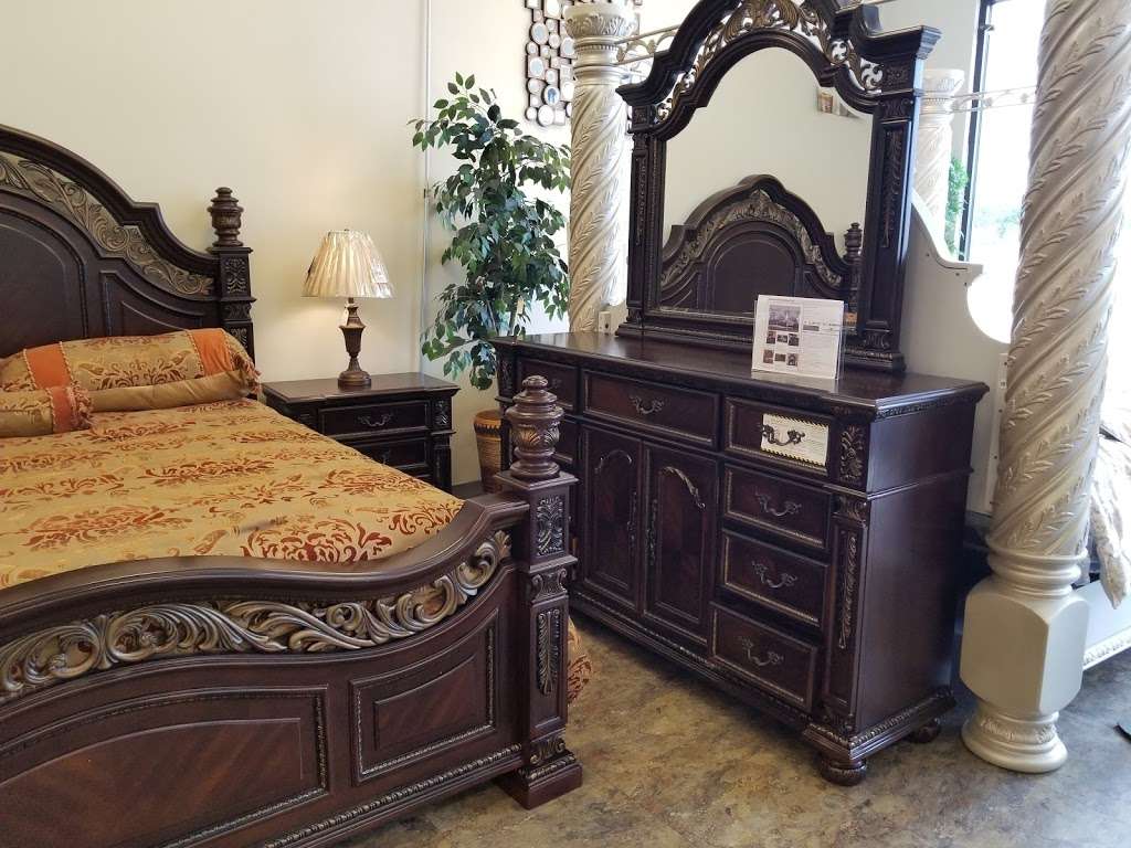 Canales Furniture | 3560 W Airport Fwy, Irving, TX 75062, USA | Phone: (469) 845-3038