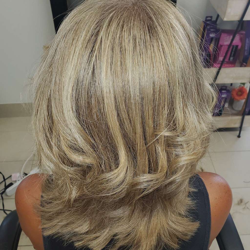 Caseys Chic Cut and Color | 888 Hwy 90 E, suite D, Sealy, TX 77474, USA | Phone: (832) 986-8024