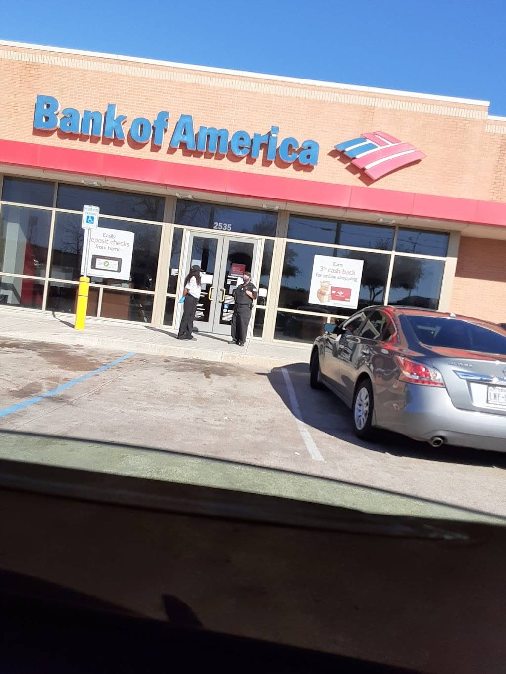 Bank of America (with Drive-thru services) | 2535 W Wheatland Rd, Dallas, TX 75237, USA | Phone: (972) 283-0108