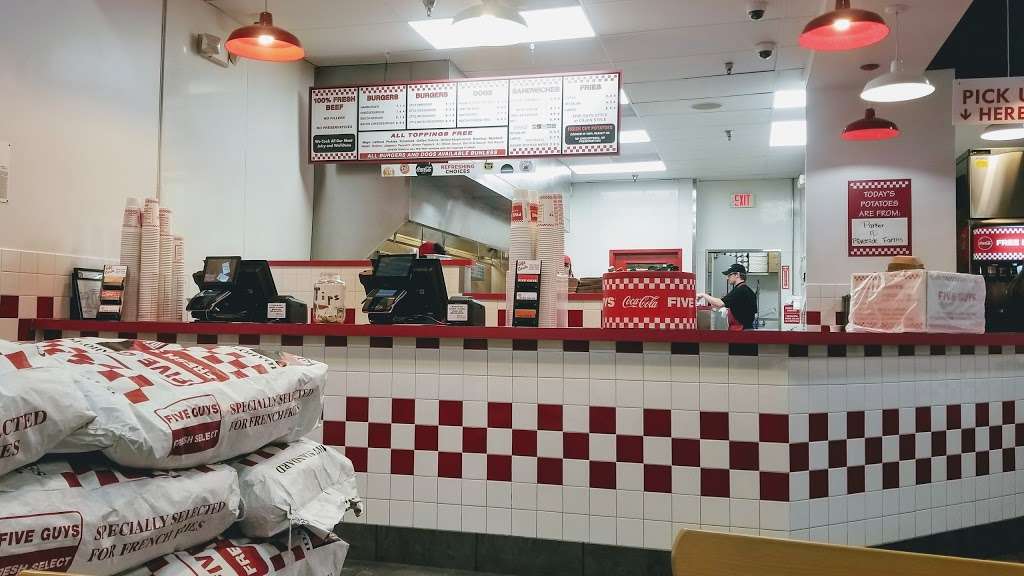 Five Guys | 10940 Lee Hwy, Fairfax, VA 22030, USA | Phone: (703) 591-0591