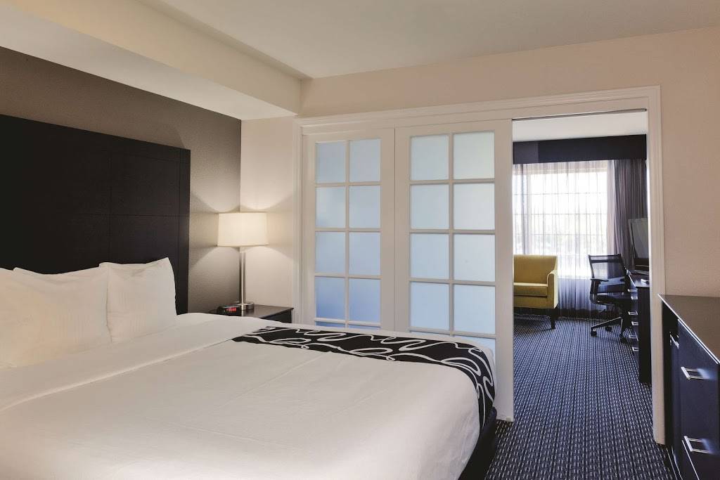 La Quinta Inn & Suites by Wyndham Anaheim | 1752 S Clementine St, Anaheim, CA 92802, USA | Phone: (714) 635-5000