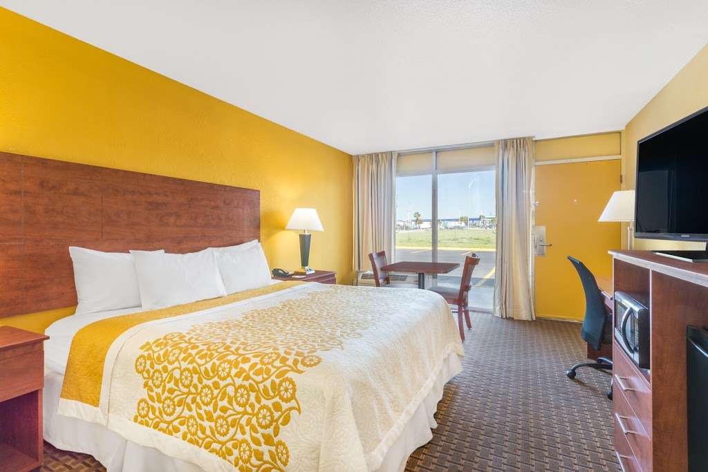 Days Inn by Wyndham Wildwood I-75 | 551 East, FL-44, Wildwood, FL 34785, USA | Phone: (352) 748-7766