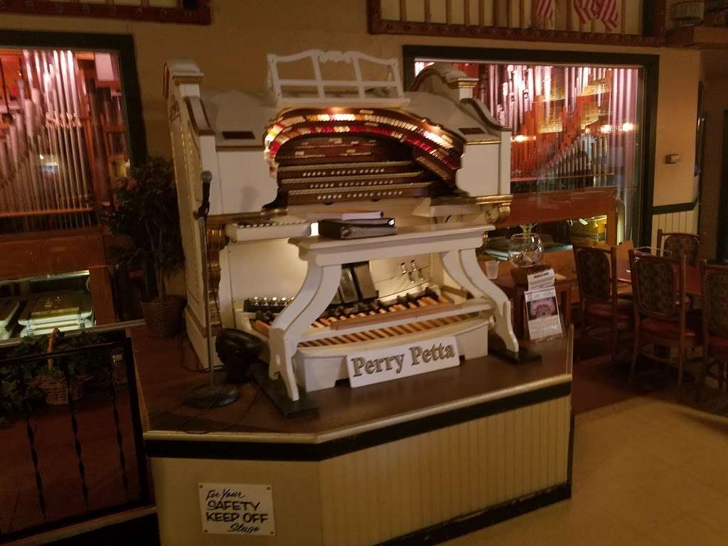 Organ Piper Pizza Palace | 4353 S 108th St, Greenfield, WI 53228, USA | Phone: (414) 529-1177