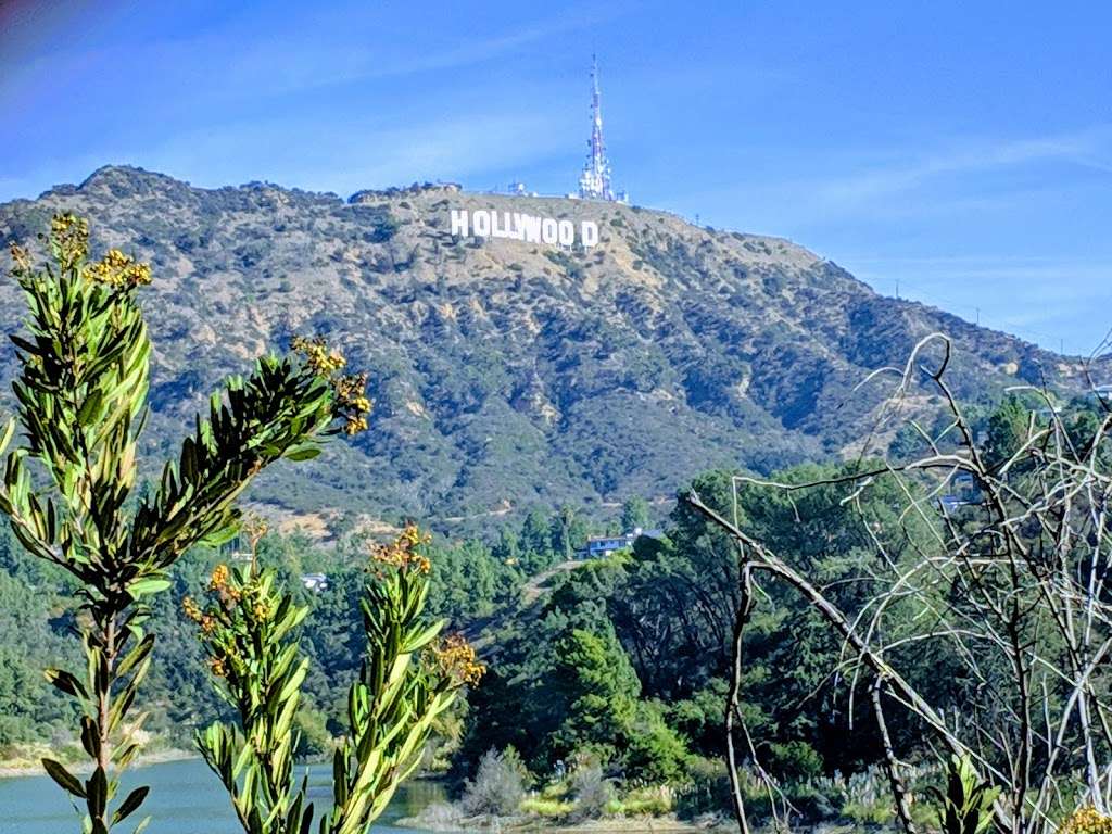 Hollywood Reservoir Trailhead | 6381-6399 Weidlake Dr, Los Angeles, CA 90068, USA