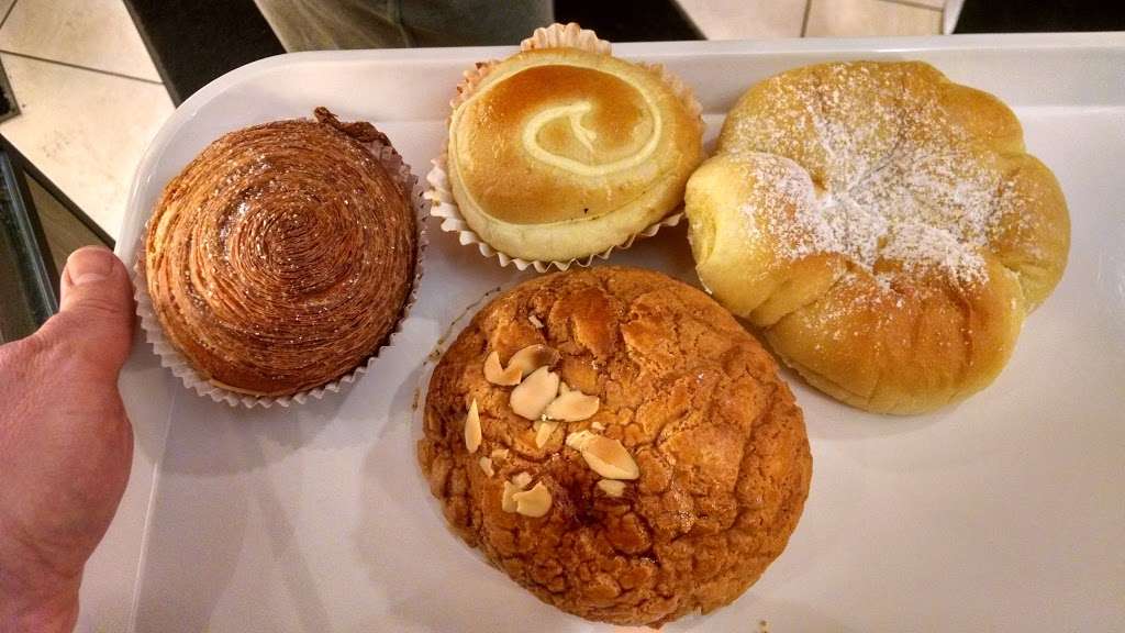 85C Bakery Cafe - Irvine | 2700 Alton Pkwy #123, Irvine, CA 92606, USA | Phone: (949) 553-8585