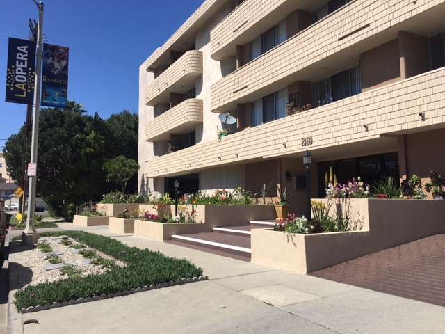 Glen Arbor Condominiums | 2180 S Beverly Glen Blvd, Los Angeles, CA 90025, USA | Phone: (310) 553-2794