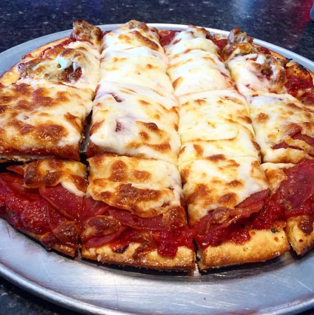 Cuzins Tavern and Pizza | 3636 147th St, Midlothian, IL 60445 | Phone: (708) 388-4744