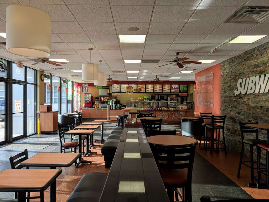 Subway Restaurants | 333 S Arlington Heights Rd, Arlington Heights, IL 60005, USA | Phone: (847) 632-0740