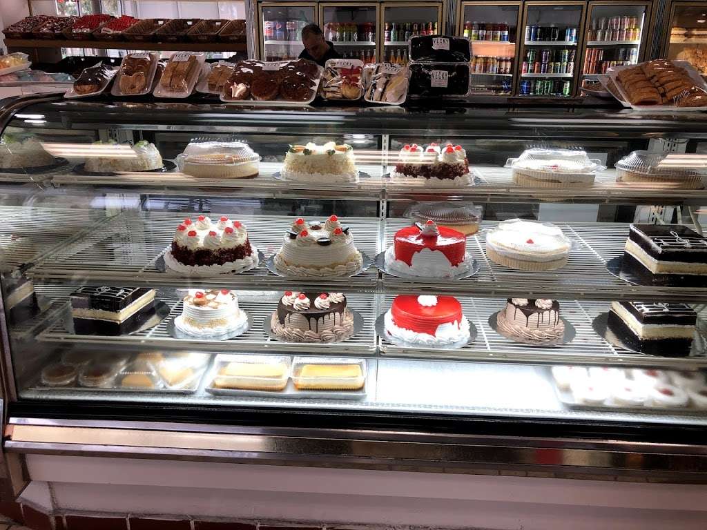 Vecky Bakery | 17537 Pines Blvd, Pembroke Pines, FL 33029, USA | Phone: (954) 392-5958