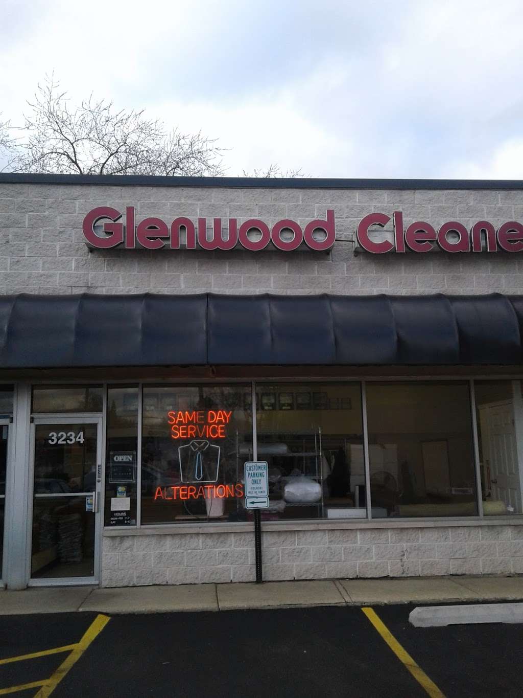 New Glenwood Cleaners Inc | 3234 Glenview Rd, Glenview, IL 60025, USA | Phone: (847) 724-5414