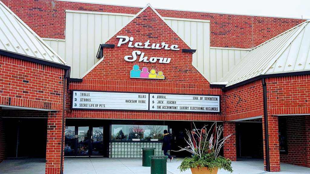 Picture Show at Bloomingdale Court | 324 Army Trail Rd, Bloomingdale, IL 60108, USA | Phone: (630) 529-7472